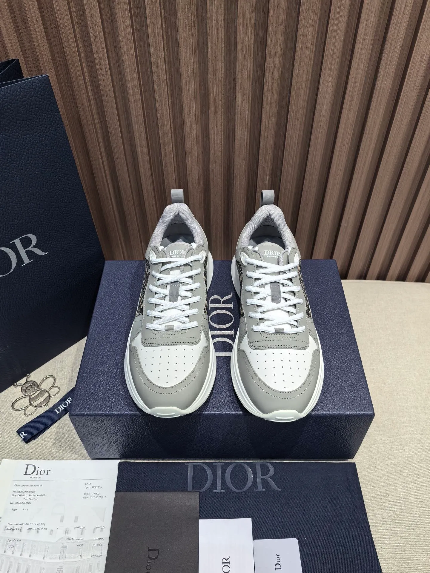 Factory price: 440💰 🔍Top purchasing agent🇮🇹 Dior's super-popular sports shoes, popular for street men, are synchronized with the new product counters. The uppers are made of Italian original imported cowhide and matched with D's customized fabrics. It is a must-have for fashionistas. The complex craftsmanship is perfectly reproduced. Imported soft cowhide foot pads, soles: original soles specially provided by the original factory, exclusive movable molded soles are super comfortable, original factory follow-up goods, 🔍🔍high quality, you can enter and exit the counter at will, welcome to compare, code number 38-45 (46 can be customized and cannot be returned or exchanged)